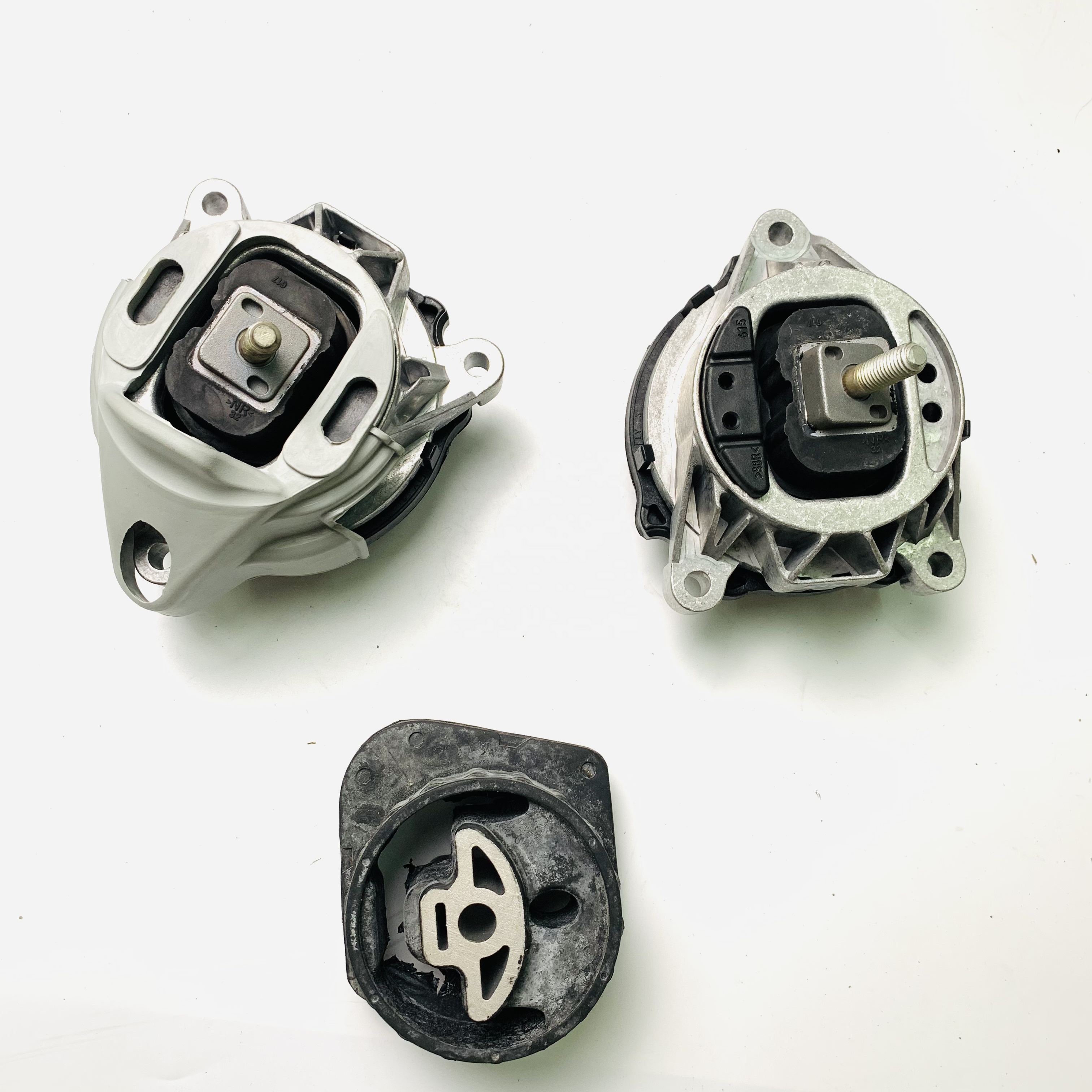 22116785712 22116785711 High quality Engine Mounting Bushing Mount 2010-2017 for BMW X3 (F25) X4(F26) 3'(F30) 4'(F32 F33